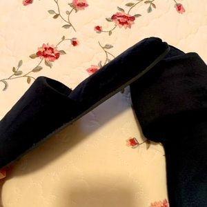 New never worn Dearfoams slippers